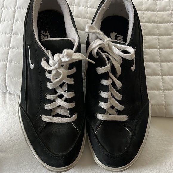 Nikes - Picture 3 of 5